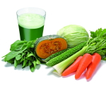 青汁と野菜の写真